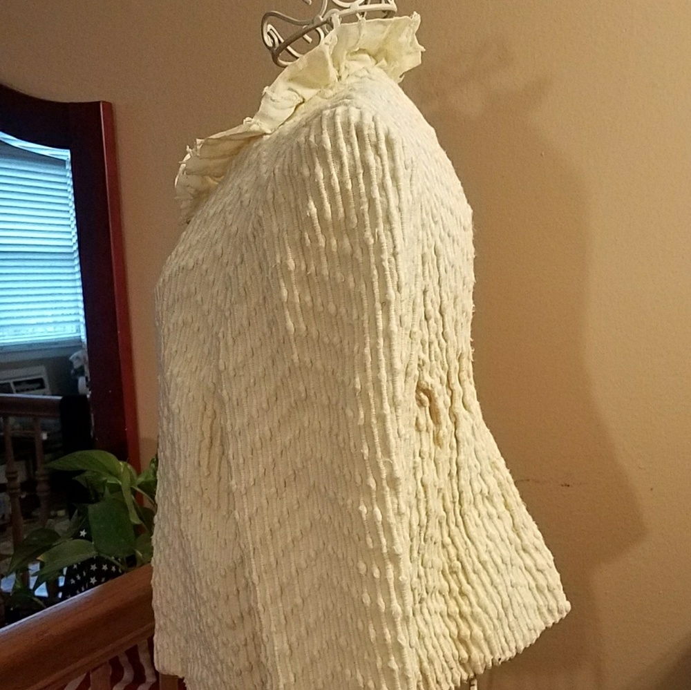 Beautiful cream blazer - Picture 2 of 4